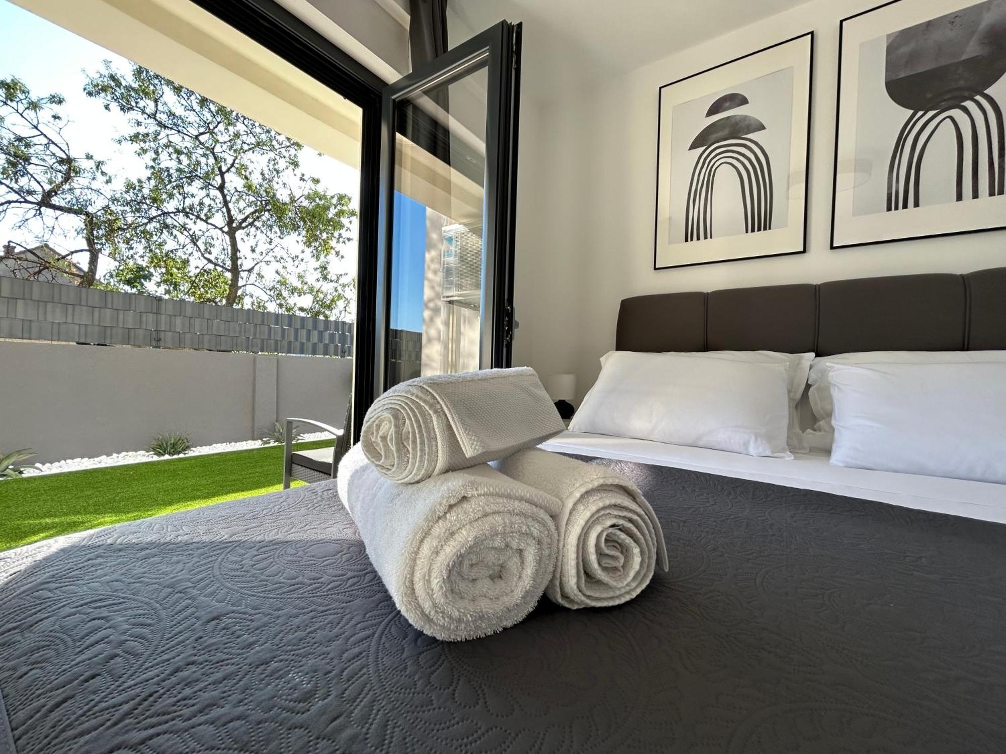 Apartment Oris, Private Parking, Garden Zadar Exterior photo